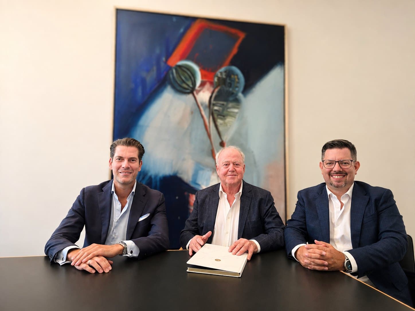 Pio Schliephacke, Werner Kühn und Lukas Guggenthaler am Besprechungstisch